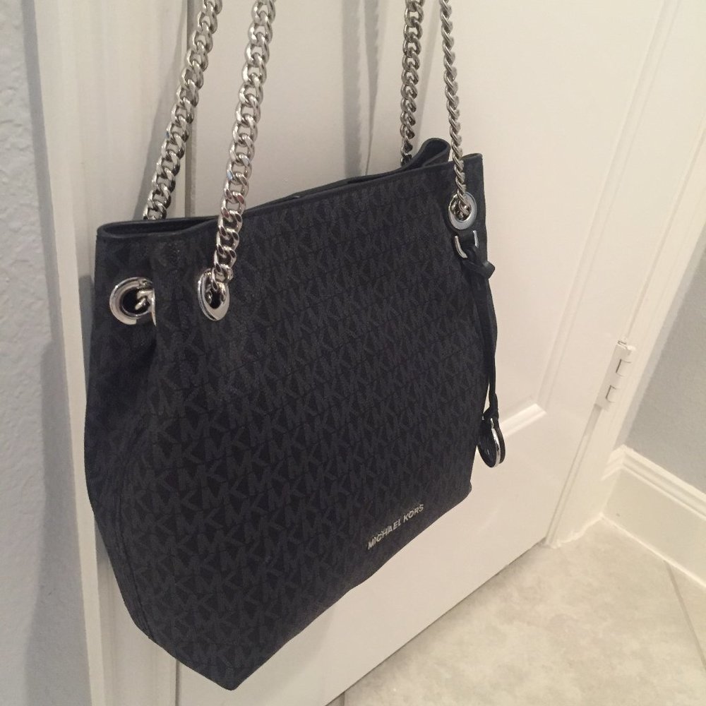 Micheal Kors Black Shoulder Bag with Chain Straps - Picture 2 of 13